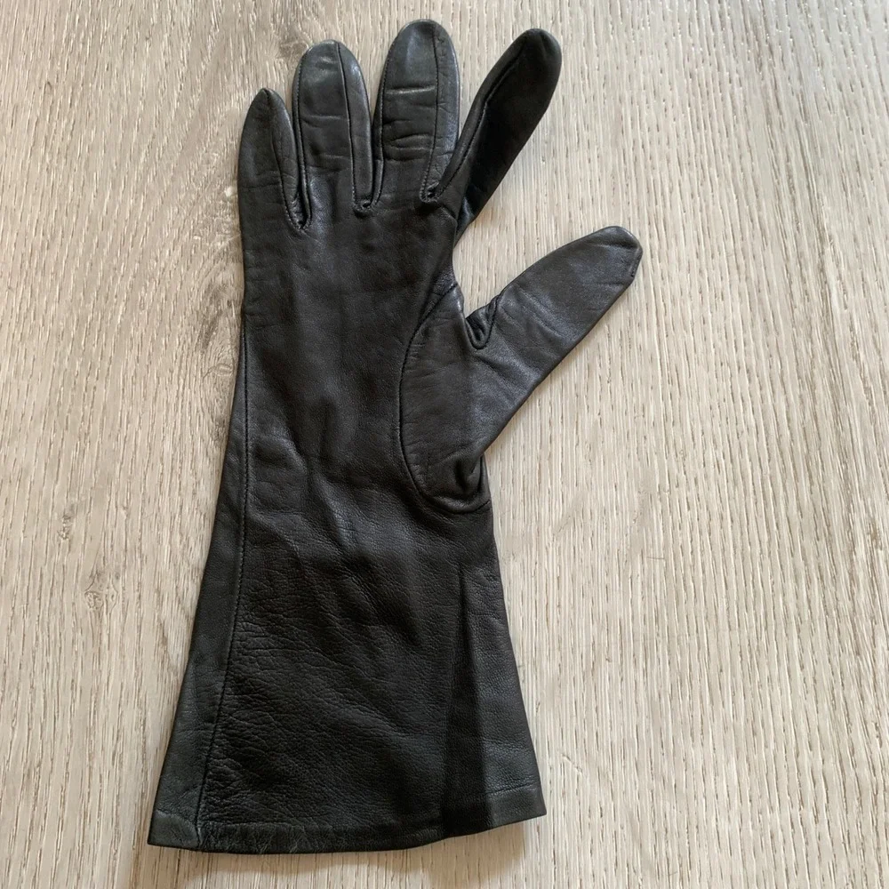 Vintage Black Leather Mid Length Gauntlet Gloves Soft Lining Minimalist Luxe